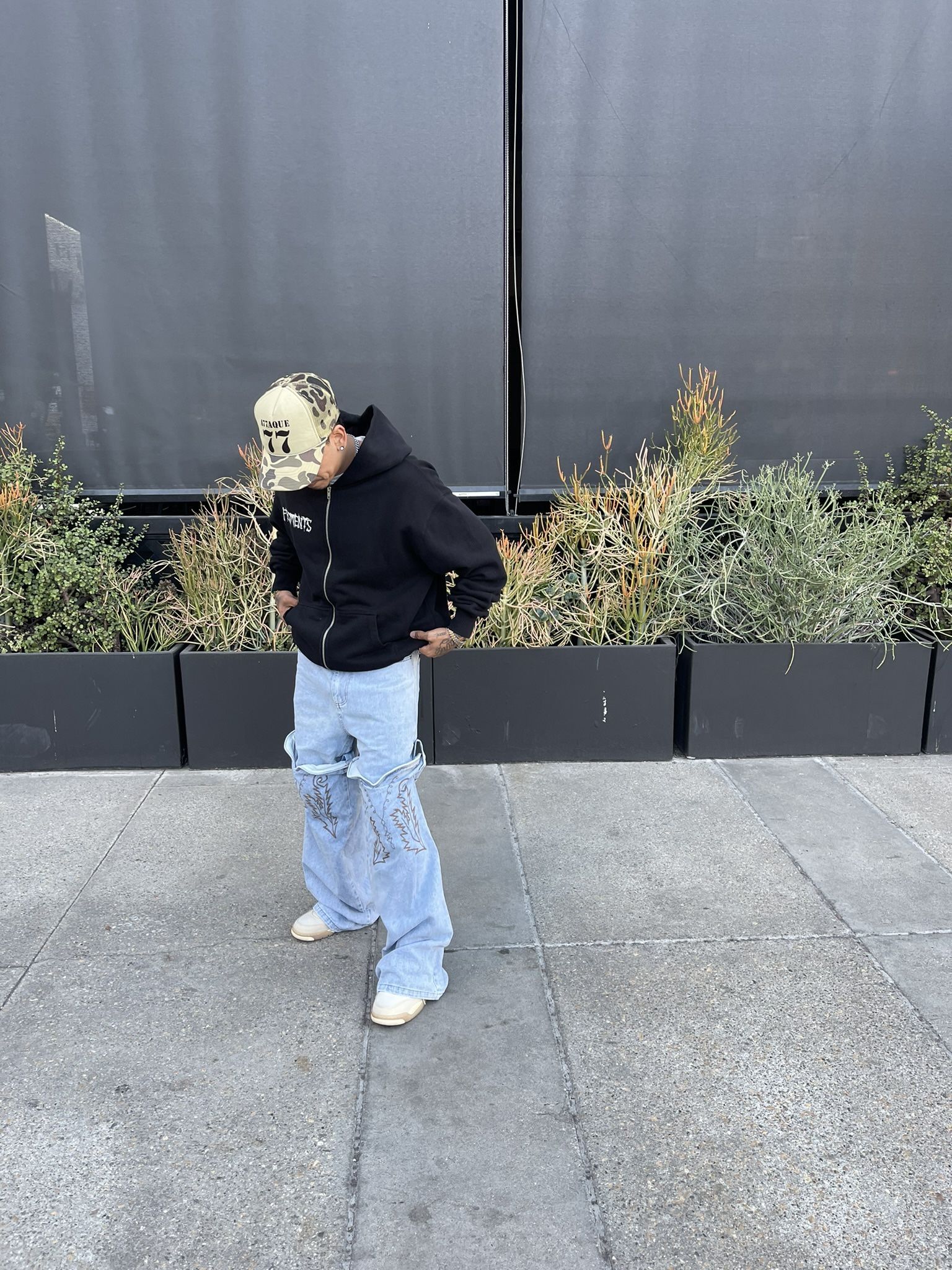Y/Project Blue Maxi Cowboy Cuff Jeans - starselection.ae