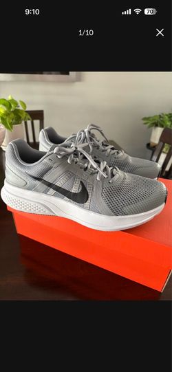 Men’s Nike run swift tennis shoes