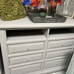 CUTE DRESSER AT PICKY PINCHERS 1621 N HIGHLAND AVE CLEARWATER OPEN NOON TO 6pm