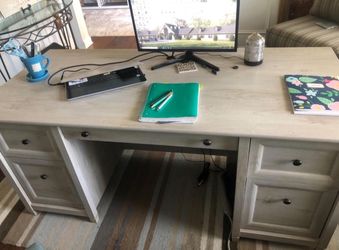 LIKE NEW! Light Wood Executive Desk W Drawers