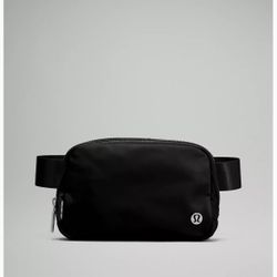 Lululemon Black Everywhere Belt Bag, 1L