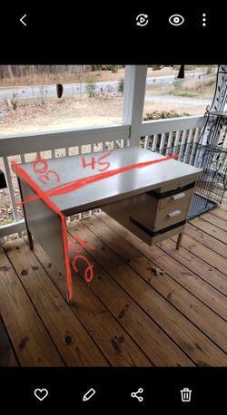 Metal Desk. 2 Divided Drawers 1 File Drawer