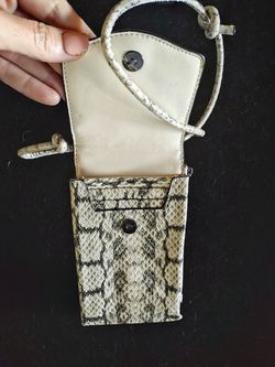 A New Day phone crossbody bag, snakeskin print!