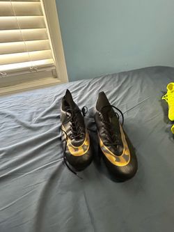 Soccer shoes