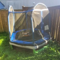 Kids Enclosed Trampoline