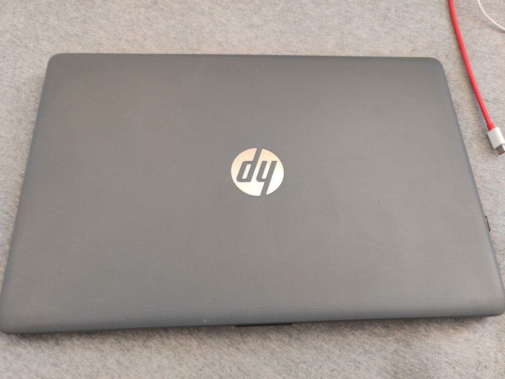 HP 15 laptop i3-7100u, 16gb ram, 1tb hdd