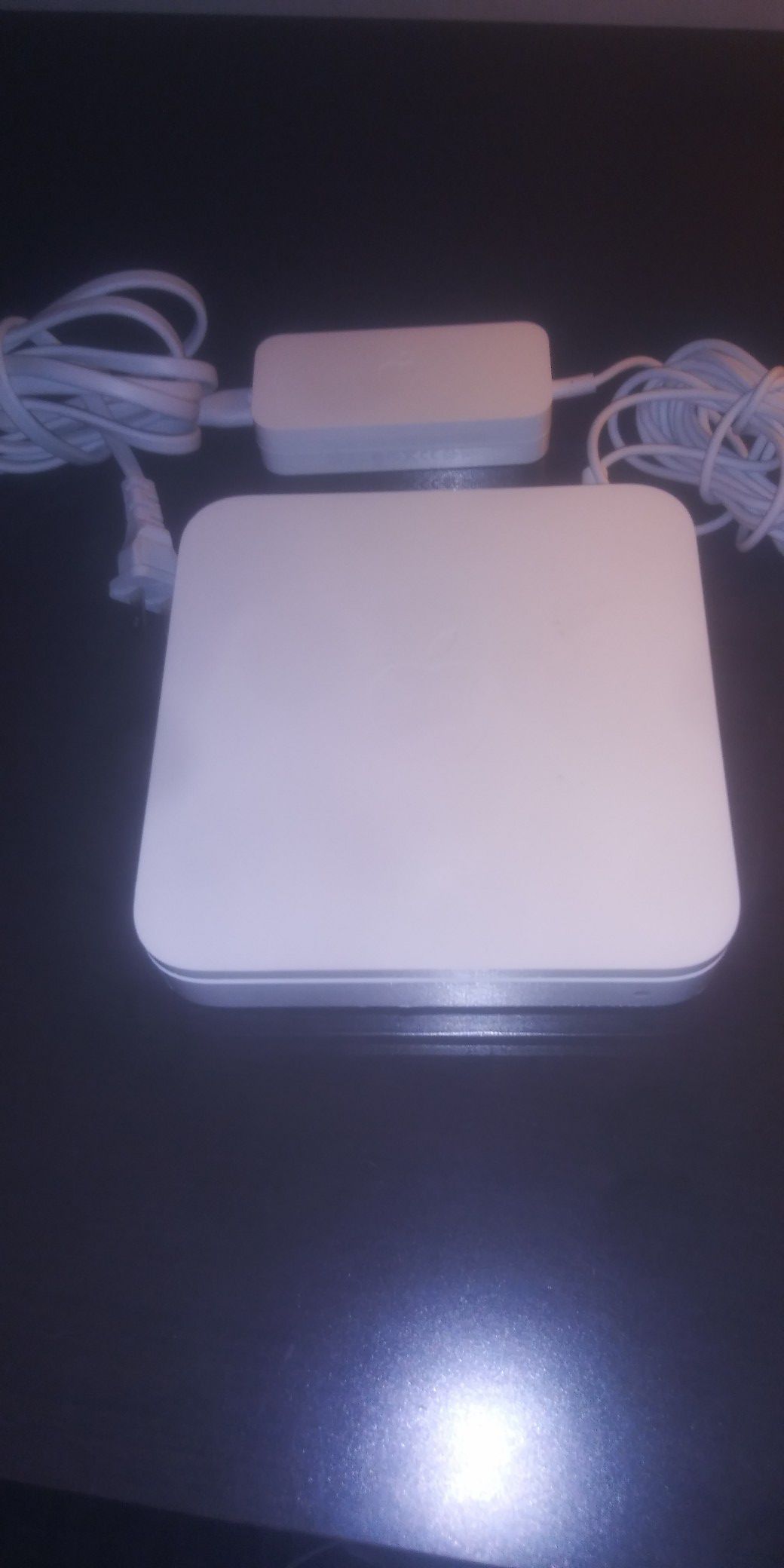APPLE WIFI ROUTER (Airport extreme base station)