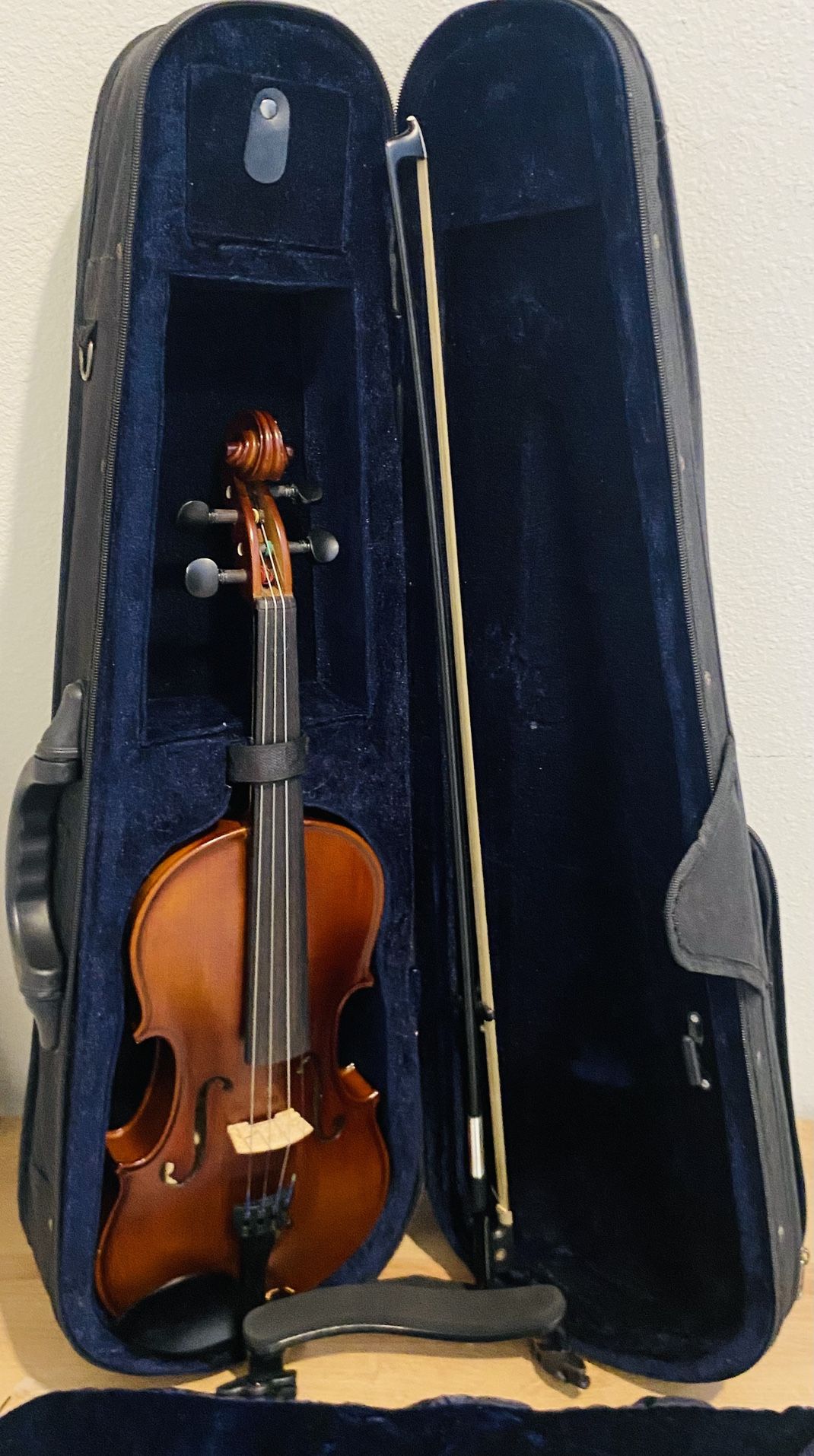 Full-Size Violin – GREAT Condition + Accessories 🎻