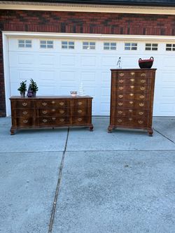 Henredon Vintage Georgian Bedroom Set – 9 Drawer Dresser & 7 Drawer Chest