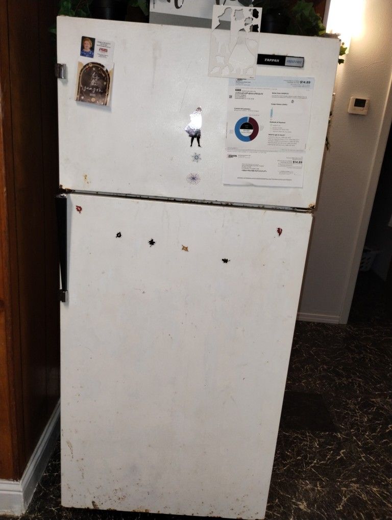 Refrigerator 