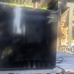 Frigidaire Mini Fridge With Ice Tray