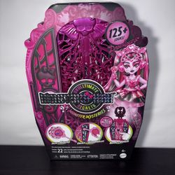 Monster High Skulltimate Secrets Doll & Accessories Set Draculaura