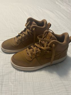 Nike Court Borough Mid