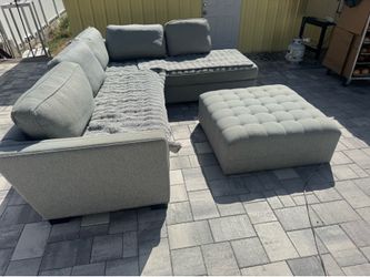 Grey sectional/Seccional gris