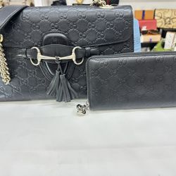 G U C C I Experience Preowned Luxury 