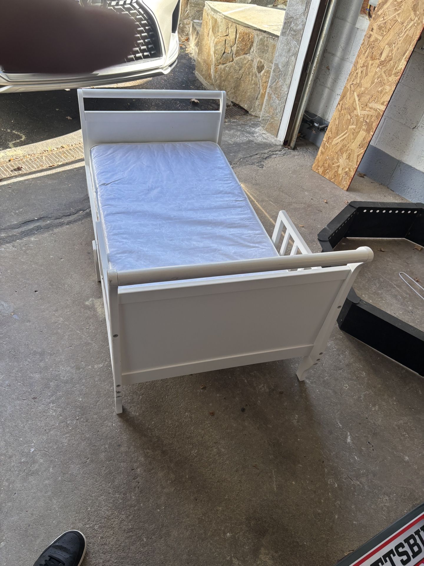 Free Toddler Bed and Mattress