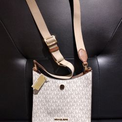 Brand New Michael Kors Briley Small Logo 