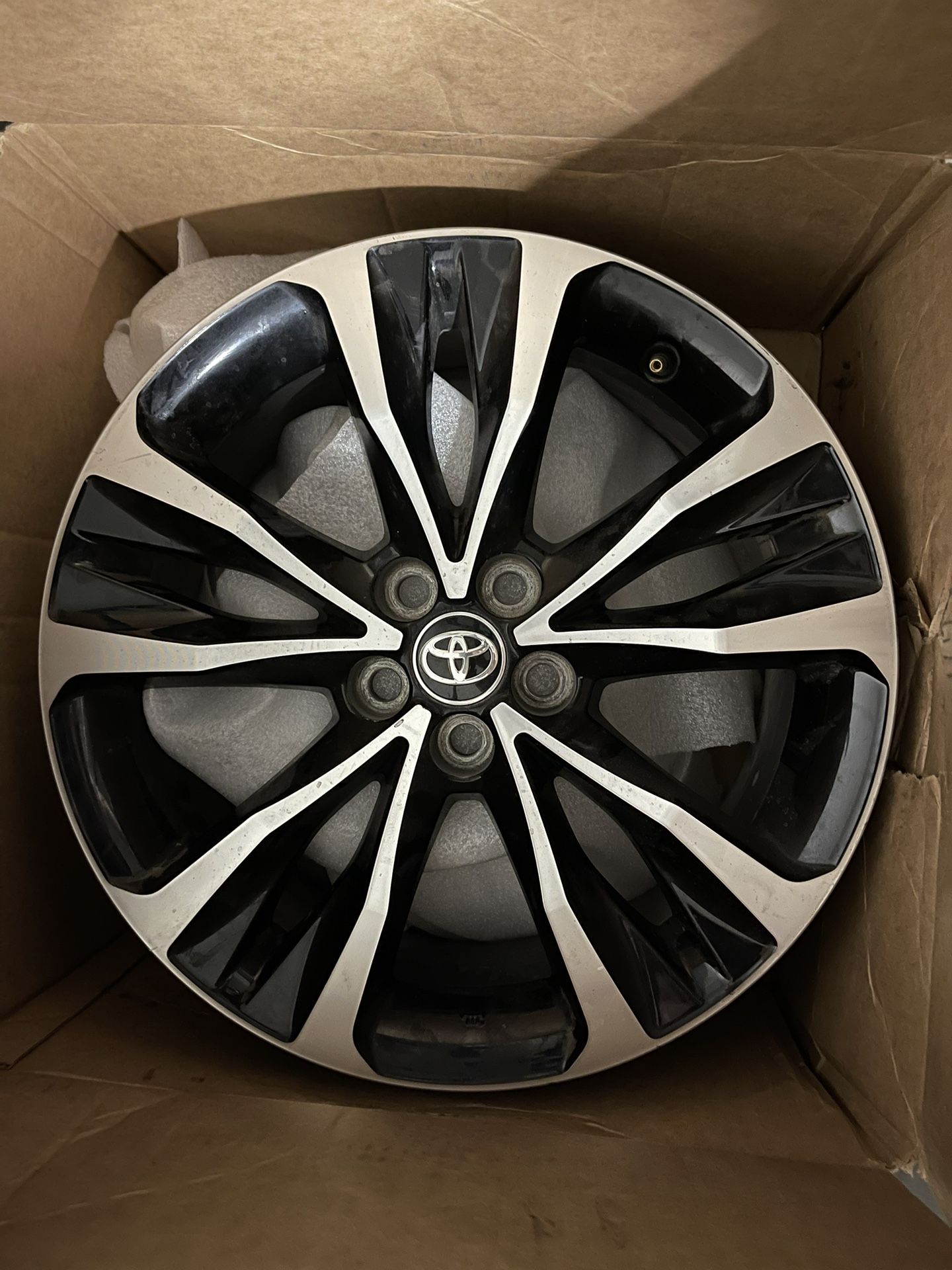 17 Inch Genuine Toyota Rim for Sale in Phoenix, AZ - OfferUp