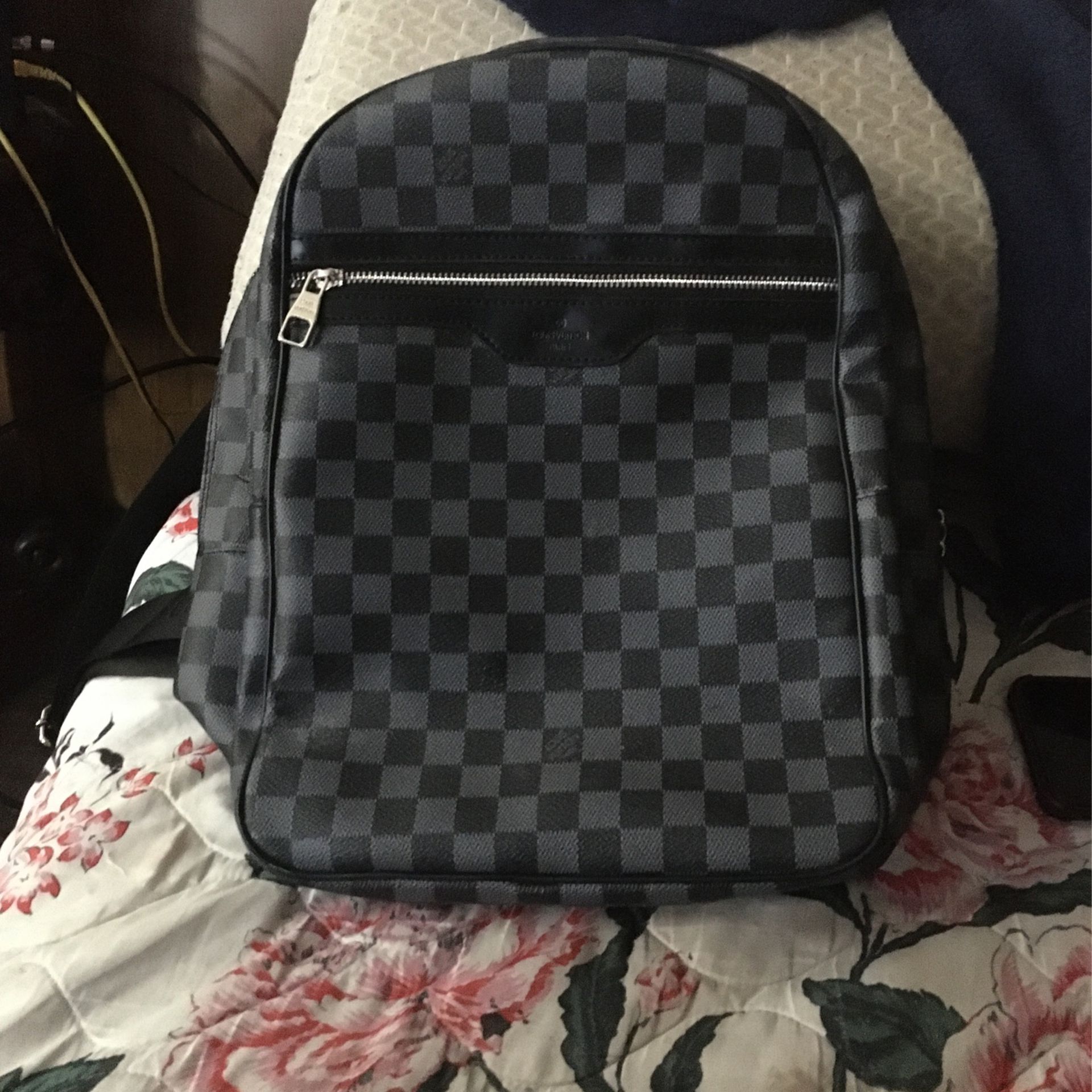 inside of louis vuitton backpack