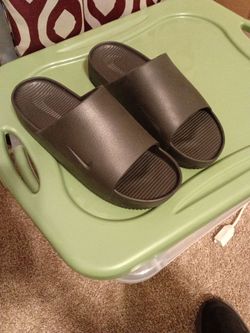 Nike slides