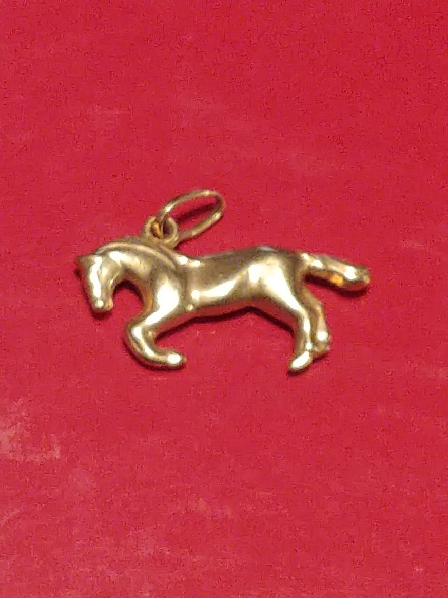 14K gold horse charm