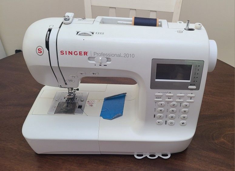 Singer Sewing Machine, Professional 2010 Model