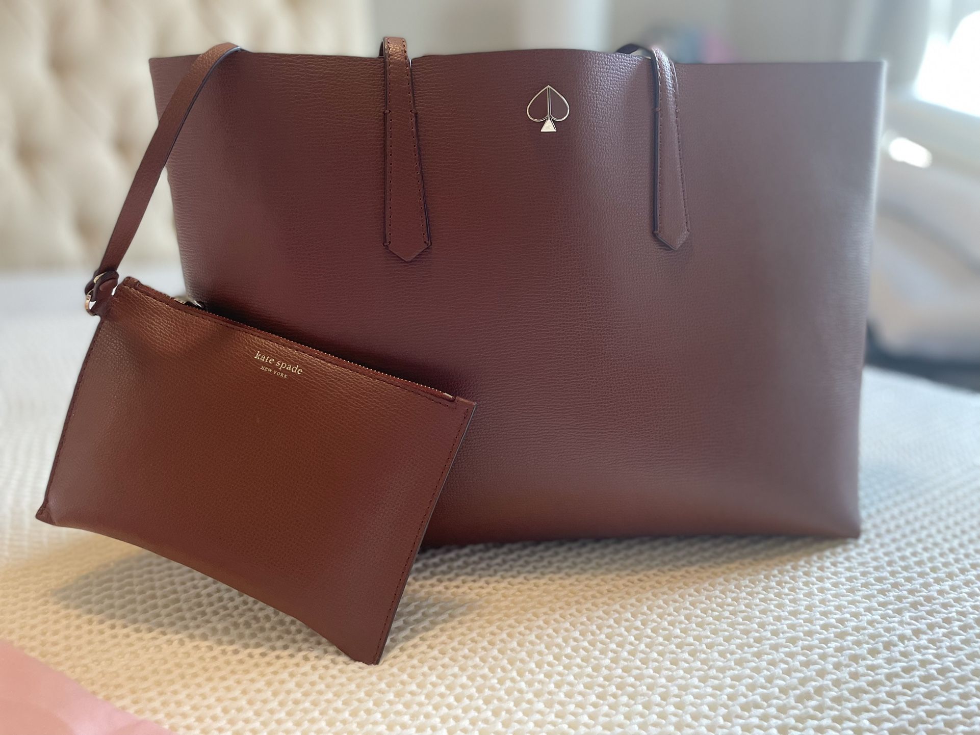Kate Spade NY Molly’s Large Tote in Cinnamspic (235)