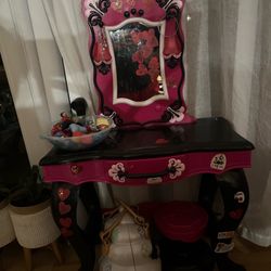 Toddler Makeup Vanity !