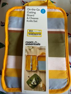 On the go cutting board & cheese knife set