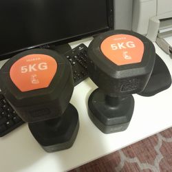 Two 5kg Dumbells Sealed In Box New
