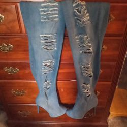 Ladies Knee High Boots Size9