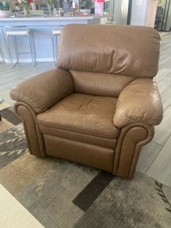 Ethan Allen Electric recliner