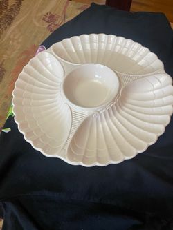 3 Shell divided serving ceramic round platter