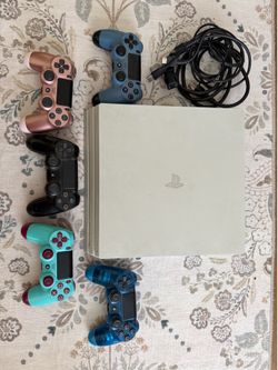 PS4 Pro 1TB & controllers