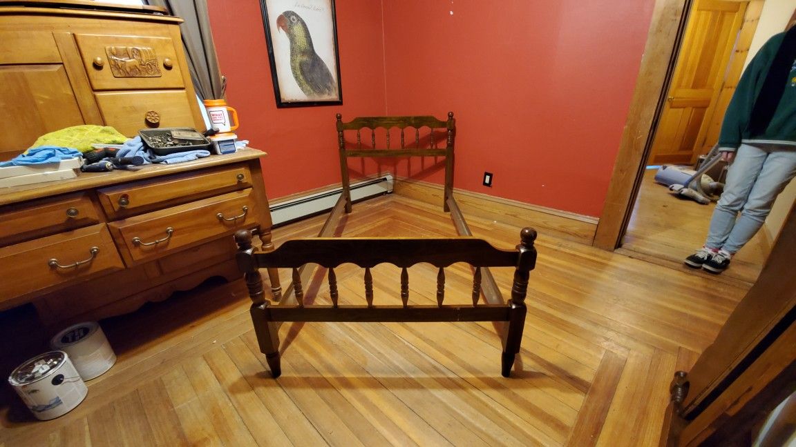 TWIN SIZE Antique bed frame. DELIVERY AVAILABLE
