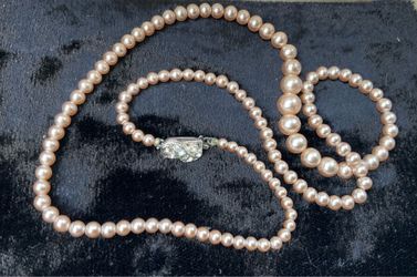 Vintage pearl necklace
