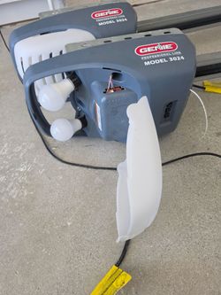 Genie 3024 Chain Drive Garage Door Opener