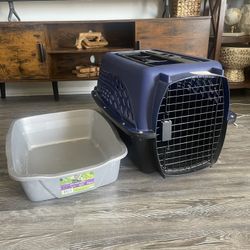 A large box for carrying cats 20$+litter Box 5$