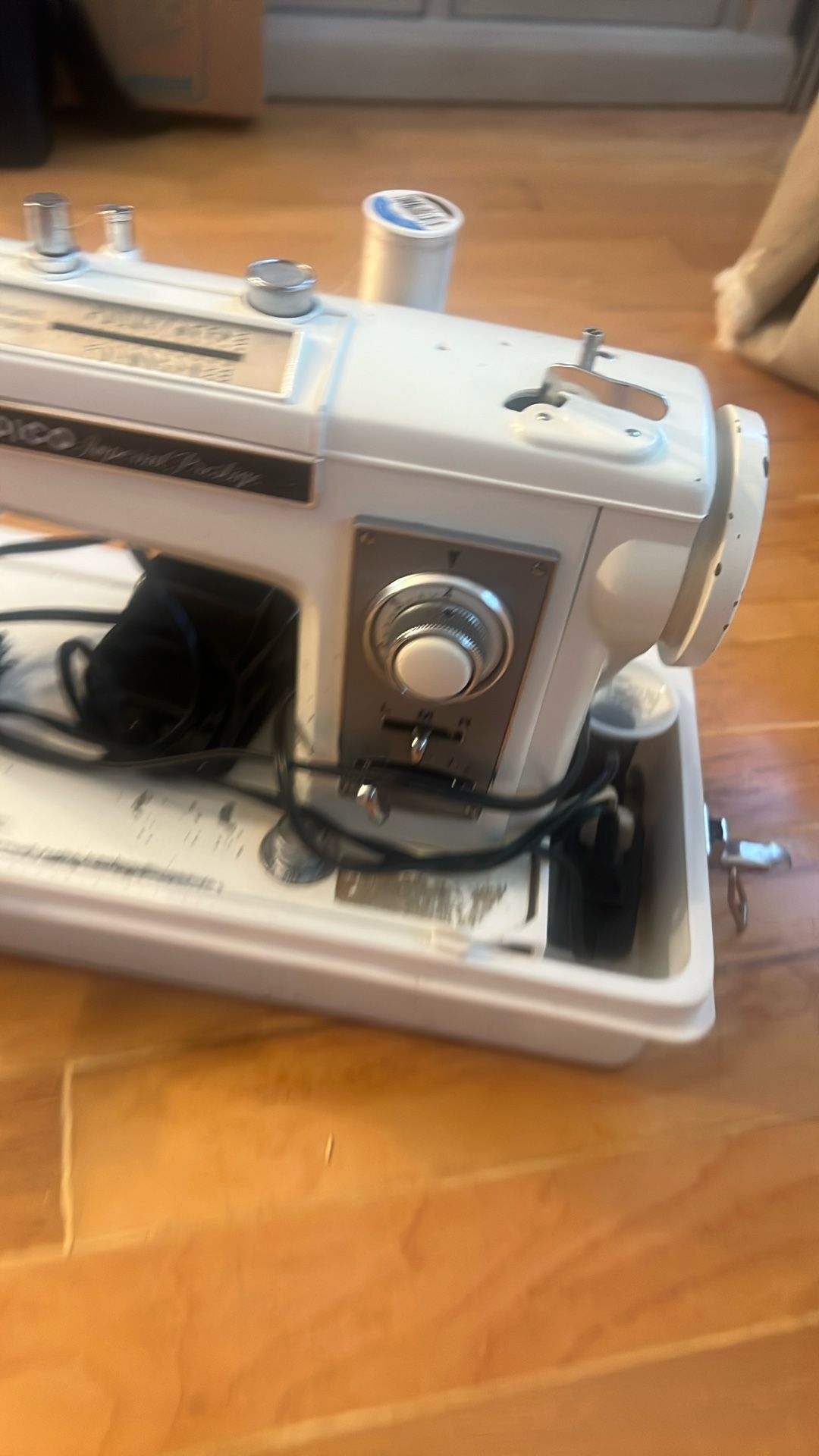 Bico Imperial Prestige Sewing Machine
