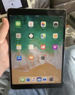 Apple iPad Pro 2nd. Gen. 64GB,WiFi & Cellular (Unlocked) 10.5’New Condition