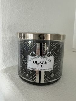 Bath and Body Works Black Tie candle