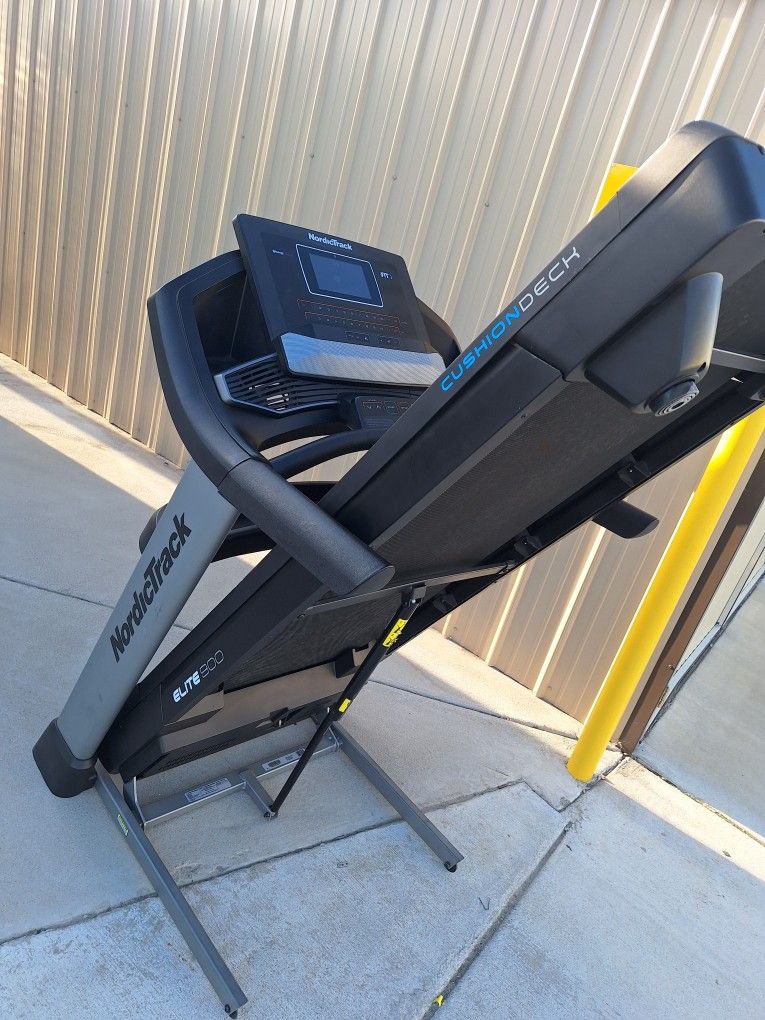 NordicTrack Elite 900 Folding Treadmill