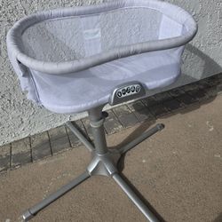 Great Condition Halo Bassinet 