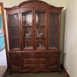 Vintage Bernhardt Antique China Cabinet Hutch