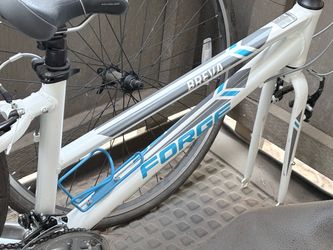 Woman’s small/ white forge breva flat bar road bike
