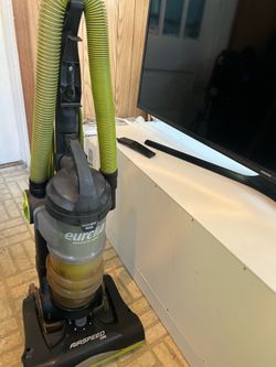 Eureka Bagless VACCUM