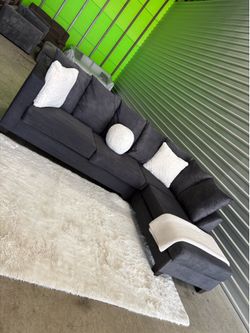 Nice sectional sofa couch (DELIVERY AVAILABLE)
