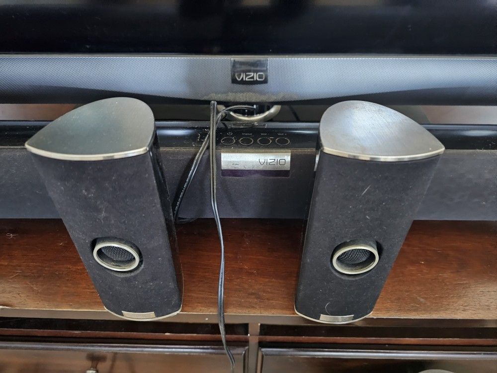 Vizio 5.1 Surround Sound Home Theater With Wireless Subwoofer And Remote (Like New)