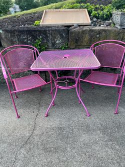 Outdoor table and chairs