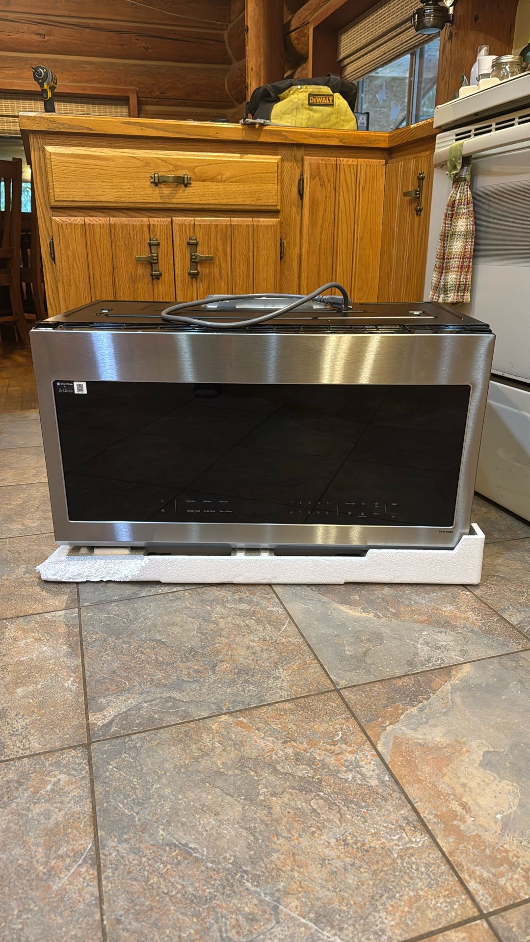 New Samsung Over the range microwave 2.1 Cu.